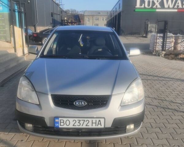 Серый Киа Рио, объемом двигателя 1.49 л и пробегом 280 тыс. км за 3900 $, фото 6 на Automoto.ua