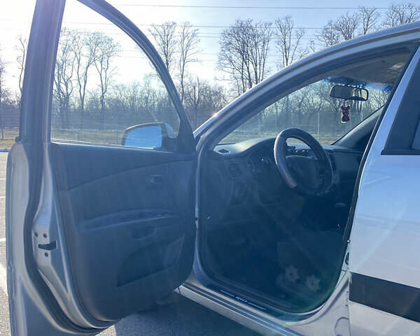 Сірий Кіа Ріо, об'ємом двигуна 1.4 л та пробігом 140 тис. км за 5100 $, фото 11 на Automoto.ua