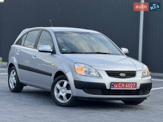 Серый Киа Рио, объемом двигателя 1.6 л и пробегом 172 тыс. км за 5600 $, фото 3 на Automoto.ua