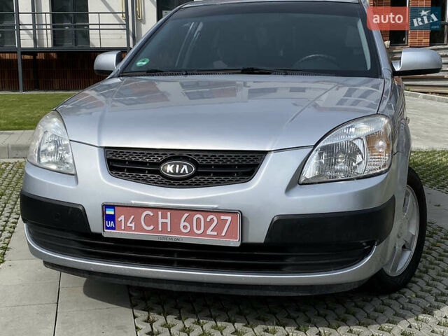 Сірий Кіа Ріо, об'ємом двигуна 1.6 л та пробігом 173 тис. км за 6199 $, фото 5 на Automoto.ua