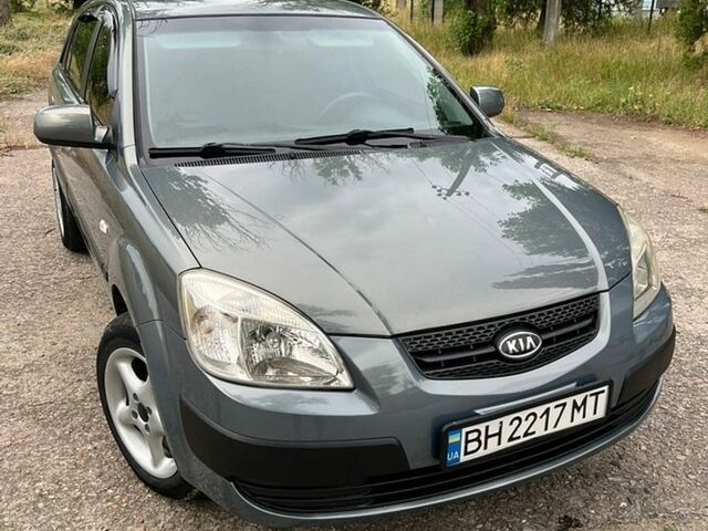 Серый Киа Рио, объемом двигателя 1.4 л и пробегом 245 тыс. км за 4200 $, фото 4 на Automoto.ua