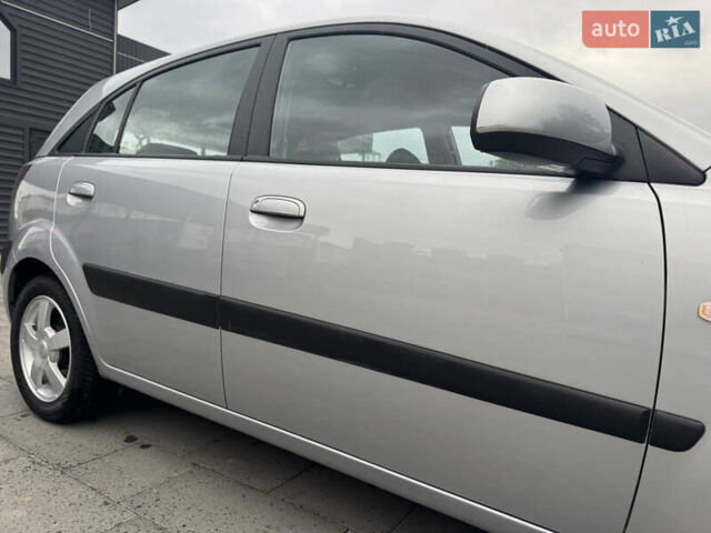 Серый Киа Рио, объемом двигателя 1.6 л и пробегом 172 тыс. км за 5600 $, фото 74 на Automoto.ua