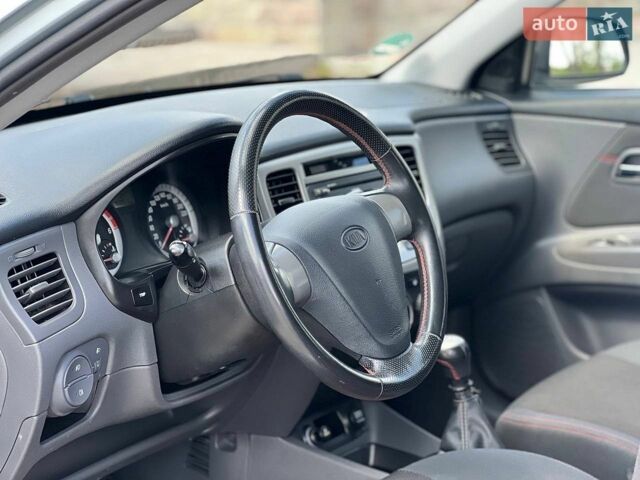 Серый Киа Рио, объемом двигателя 1.49 л и пробегом 278 тыс. км за 3999 $, фото 6 на Automoto.ua