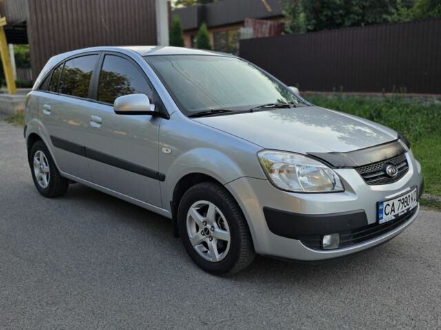 Серый Киа Рио, объемом двигателя 1.4 л и пробегом 288 тыс. км за 41000 $, фото 6 на Automoto.ua