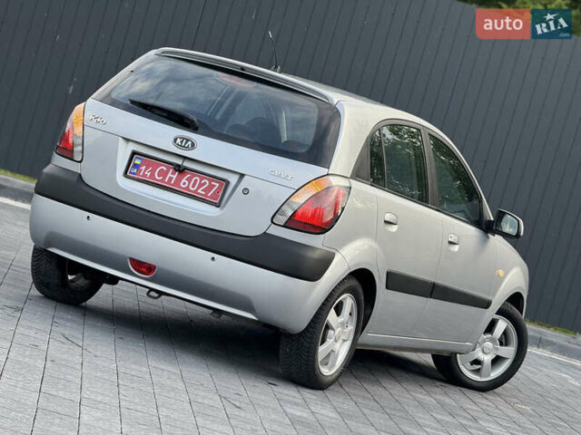 Серый Киа Рио, объемом двигателя 1.6 л и пробегом 172 тыс. км за 5600 $, фото 17 на Automoto.ua