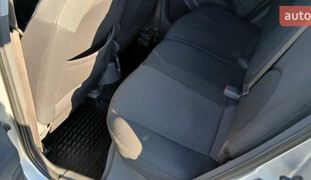 Серый Киа Рио, объемом двигателя 1.4 л и пробегом 216 тыс. км за 3600 $, фото 14 на Automoto.ua