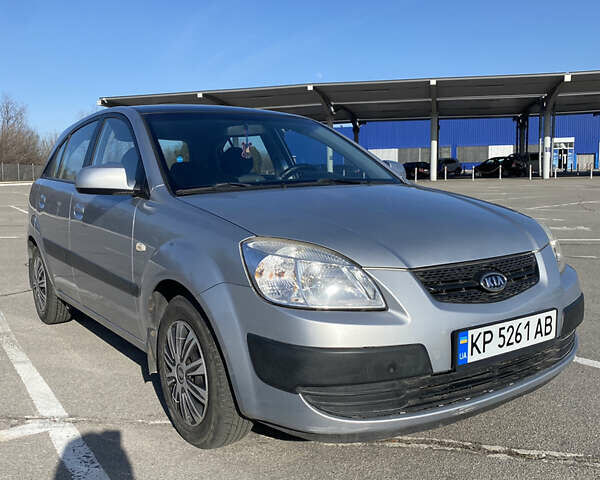 Сірий Кіа Ріо, об'ємом двигуна 1.4 л та пробігом 140 тис. км за 5100 $, фото 1 на Automoto.ua
