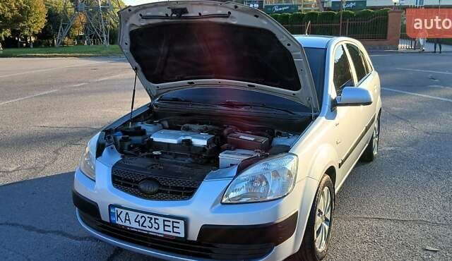 Серый Киа Рио, объемом двигателя 1.4 л и пробегом 216 тыс. км за 3700 $, фото 7 на Automoto.ua