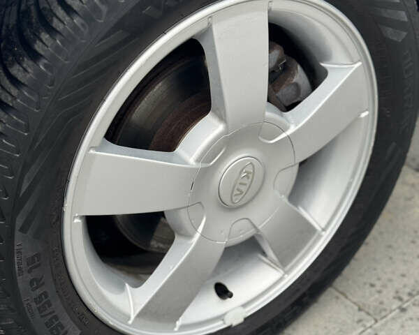 Серый Киа Рио, объемом двигателя 1.6 л и пробегом 172 тыс. км за 5600 $, фото 67 на Automoto.ua