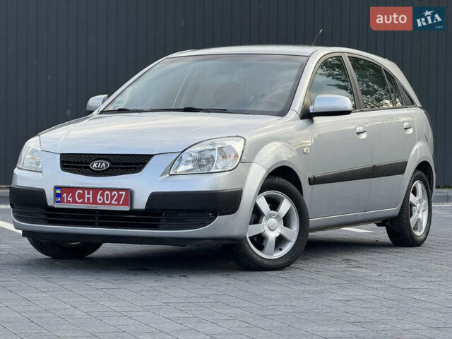 Серый Киа Рио, объемом двигателя 1.6 л и пробегом 172 тыс. км за 5600 $, фото 2 на Automoto.ua