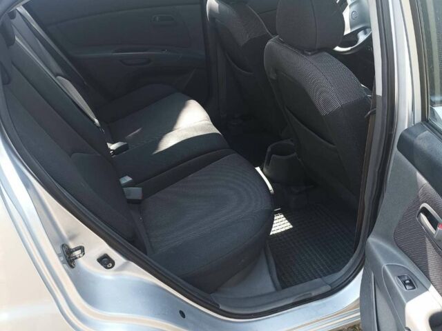Серый Киа Рио, объемом двигателя 1.3 л и пробегом 225 тыс. км за 3500 $, фото 14 на Automoto.ua