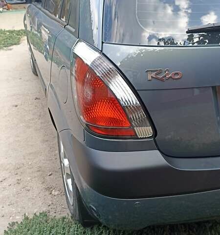 Серый Киа Рио, объемом двигателя 1.4 л и пробегом 194 тыс. км за 5999 $, фото 15 на Automoto.ua