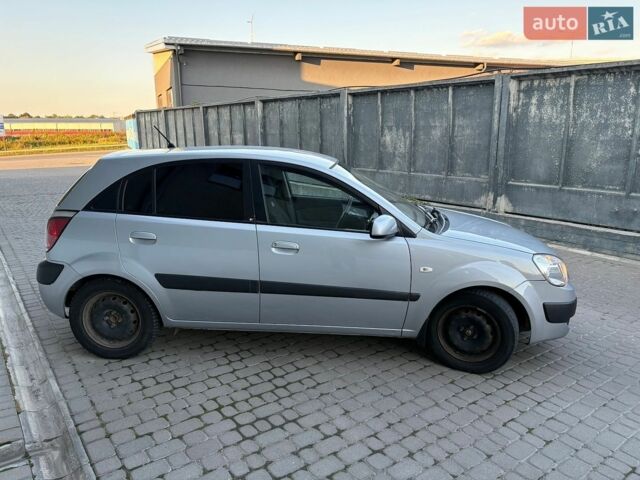 Сірий Кіа Ріо, об'ємом двигуна 1.49 л та пробігом 290 тис. км за 3450 $, фото 6 на Automoto.ua