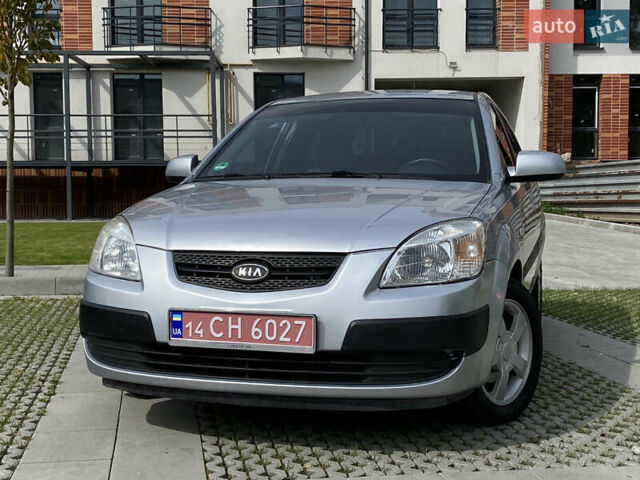 Сірий Кіа Ріо, об'ємом двигуна 1.6 л та пробігом 173 тис. км за 6199 $, фото 1 на Automoto.ua