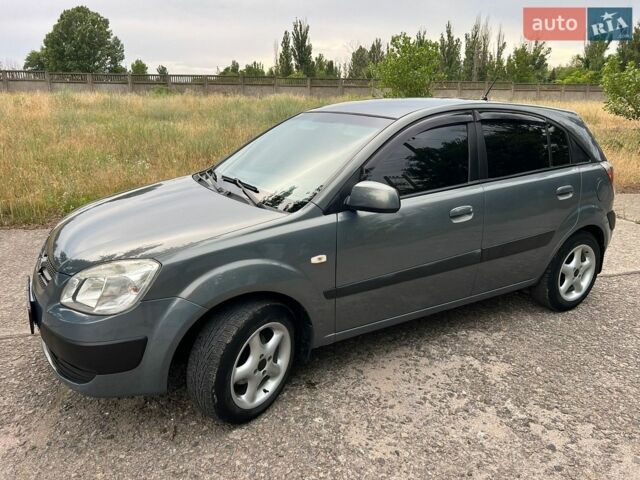 Серый Киа Рио, объемом двигателя 1.4 л и пробегом 245 тыс. км за 4200 $, фото 6 на Automoto.ua