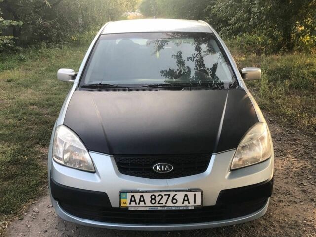 Сірий Кіа Ріо, об'ємом двигуна 0 л та пробігом 150 тис. км за 2000 $, фото 2 на Automoto.ua