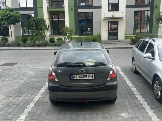 Сірий Кіа Ріо, об'ємом двигуна 1.4 л та пробігом 290 тис. км за 4508 $, фото 3 на Automoto.ua