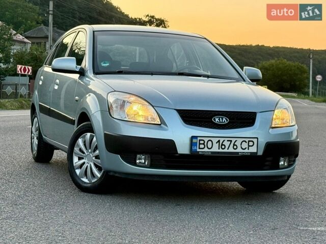 Серый Киа Рио, объемом двигателя 1.5 л и пробегом 279 тыс. км за 4550 $, фото 2 на Automoto.ua