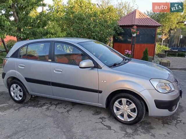 Сірий Кіа Ріо, об'ємом двигуна 0 л та пробігом 127 тис. км за 4800 $, фото 5 на Automoto.ua