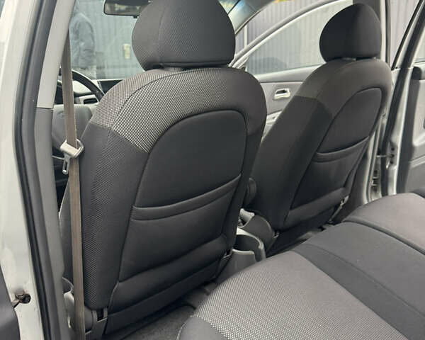 Серый Киа Рио, объемом двигателя 1.6 л и пробегом 172 тыс. км за 5600 $, фото 59 на Automoto.ua