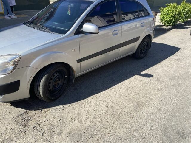 Сірий Кіа Ріо, об'ємом двигуна 1.4 л та пробігом 227 тис. км за 3500 $, фото 2 на Automoto.ua
