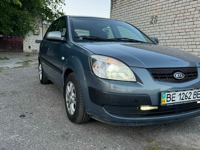 Серый Киа Рио, объемом двигателя 1.4 л и пробегом 149 тыс. км за 5000 $, фото 1 на Automoto.ua