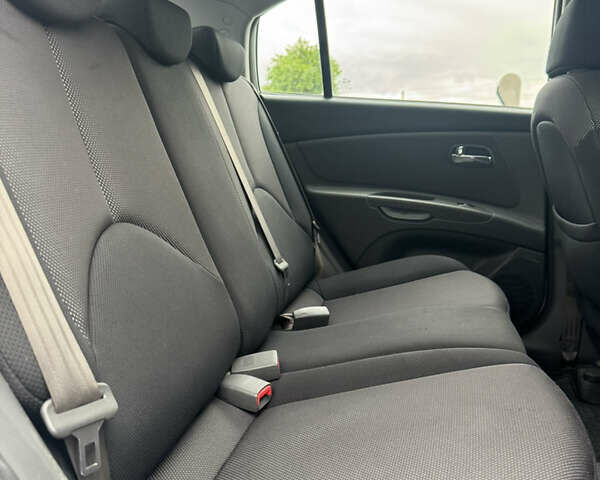 Серый Киа Рио, объемом двигателя 1.6 л и пробегом 172 тыс. км за 5600 $, фото 62 на Automoto.ua