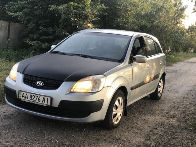Серый Киа Рио, объемом двигателя 1.4 л и пробегом 500 тыс. км за 2500 $, фото 2 на Automoto.ua