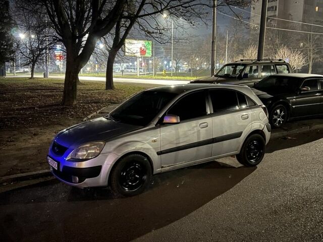 Сірий Кіа Ріо, об'ємом двигуна 1.5 л та пробігом 335 тис. км за 3000 $, фото 1 на Automoto.ua