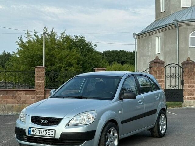 Сірий Кіа Ріо, об'ємом двигуна 1.5 л та пробігом 276 тис. км за 2999 $, фото 2 на Automoto.ua