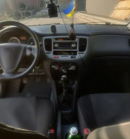 Серый Киа Рио, объемом двигателя 1.49 л и пробегом 280 тыс. км за 3900 $, фото 18 на Automoto.ua