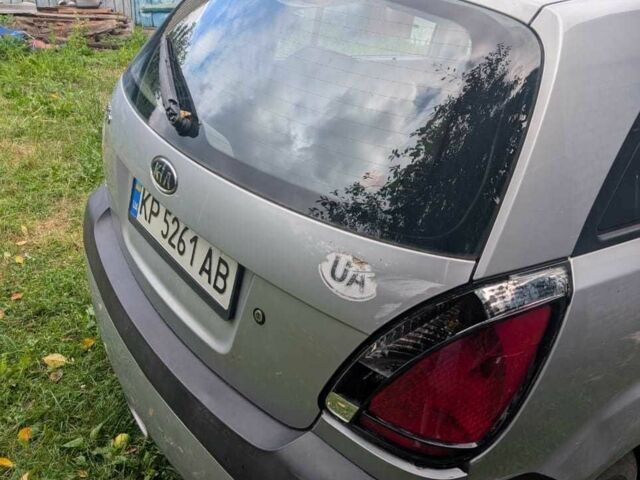 Серый Киа Рио, объемом двигателя 1.4 л и пробегом 143 тыс. км за 3700 $, фото 3 на Automoto.ua