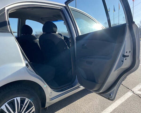 Сірий Кіа Ріо, об'ємом двигуна 1.4 л та пробігом 140 тис. км за 5100 $, фото 9 на Automoto.ua