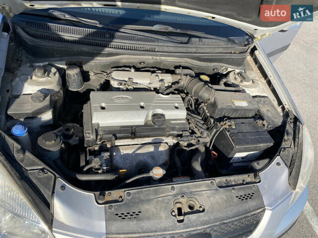 Сірий Кіа Ріо, об'ємом двигуна 1.4 л та пробігом 140 тис. км за 5100 $, фото 25 на Automoto.ua