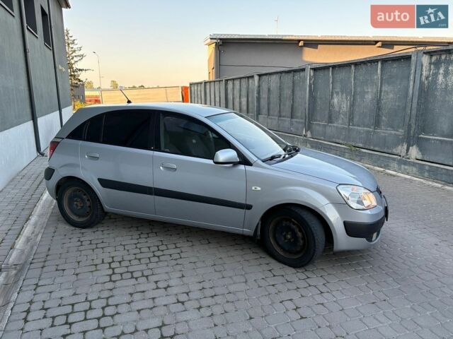 Сірий Кіа Ріо, об'ємом двигуна 1.49 л та пробігом 290 тис. км за 3450 $, фото 5 на Automoto.ua