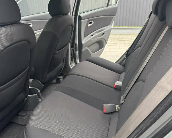 Серый Киа Рио, объемом двигателя 1.6 л и пробегом 172 тыс. км за 5600 $, фото 61 на Automoto.ua