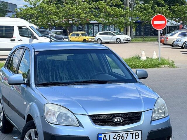 Серый Киа Рио, объемом двигателя 1.4 л и пробегом 220 тыс. км за 6499 $, фото 1 на Automoto.ua