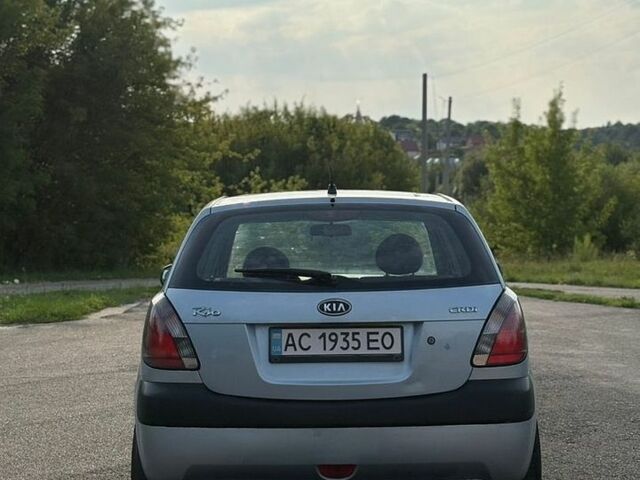 Сірий Кіа Ріо, об'ємом двигуна 1.5 л та пробігом 276 тис. км за 2999 $, фото 5 на Automoto.ua