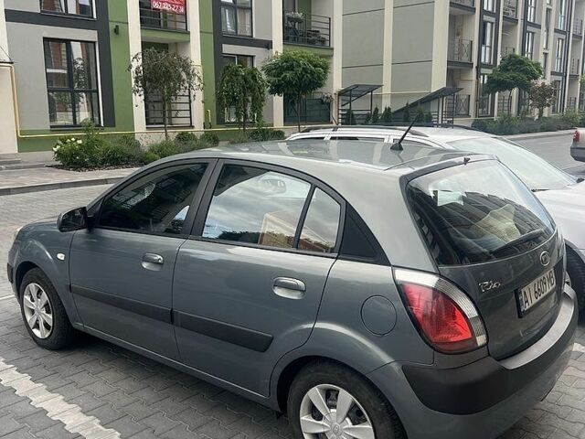 Сірий Кіа Ріо, об'ємом двигуна 1.4 л та пробігом 290 тис. км за 5006 $, фото 2 на Automoto.ua