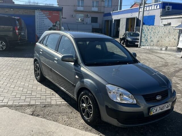 Сірий Кіа Ріо, об'ємом двигуна 1.4 л та пробігом 122 тис. км за 4600 $, фото 1 на Automoto.ua