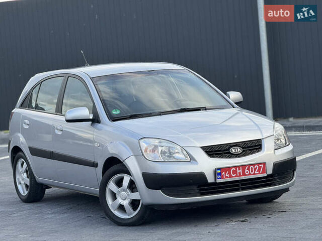 Серый Киа Рио, объемом двигателя 1.6 л и пробегом 172 тыс. км за 5600 $, фото 11 на Automoto.ua