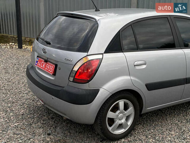 Серый Киа Рио, объемом двигателя 1.6 л и пробегом 173 тыс. км за 5799 $, фото 25 на Automoto.ua