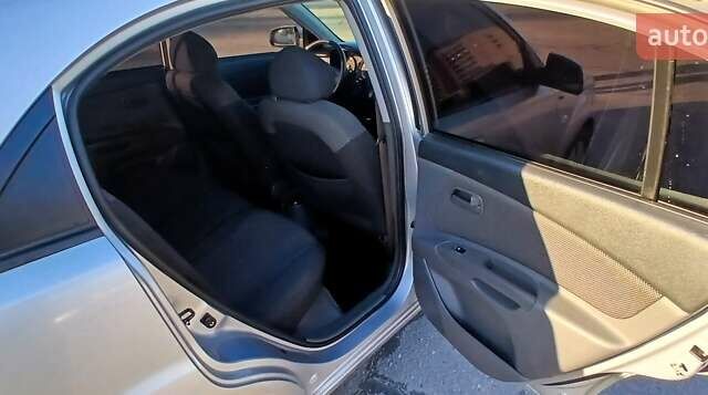 Серый Киа Рио, объемом двигателя 1.4 л и пробегом 216 тыс. км за 3600 $, фото 13 на Automoto.ua