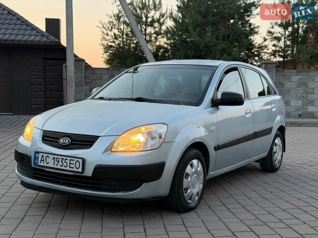 Сірий Кіа Ріо, об'ємом двигуна 1.59 л та пробігом 276 тис. км за 4200 $, фото 4 на Automoto.ua