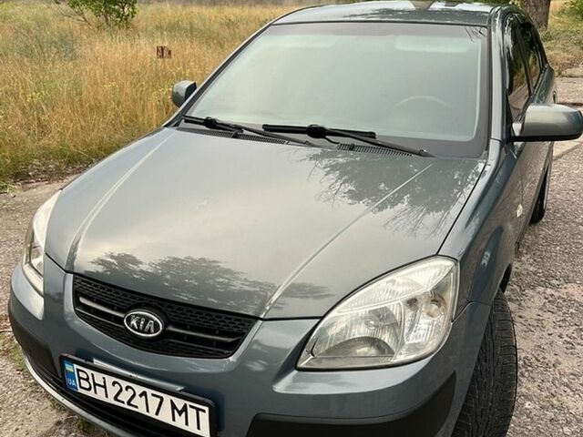 Серый Киа Рио, объемом двигателя 1.4 л и пробегом 245 тыс. км за 4200 $, фото 3 на Automoto.ua