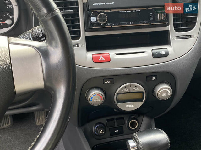 Сірий Кіа Ріо, об'ємом двигуна 1.6 л та пробігом 173 тис. км за 6199 $, фото 44 на Automoto.ua