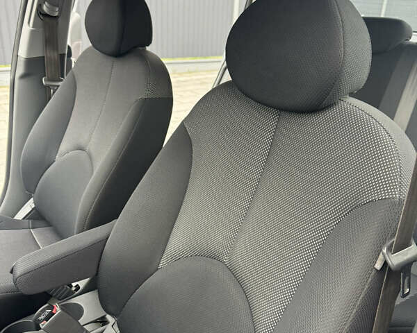 Серый Киа Рио, объемом двигателя 1.6 л и пробегом 172 тыс. км за 5600 $, фото 56 на Automoto.ua
