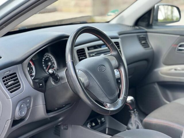 Сірий Кіа Ріо, об'ємом двигуна 1.5 л та пробігом 278 тис. км за 4300 $, фото 3 на Automoto.ua