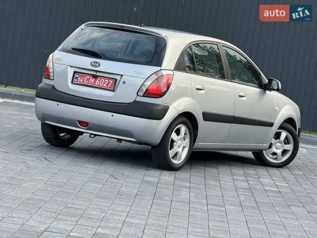 Серый Киа Рио, объемом двигателя 1.6 л и пробегом 172 тыс. км за 5600 $, фото 14 на Automoto.ua