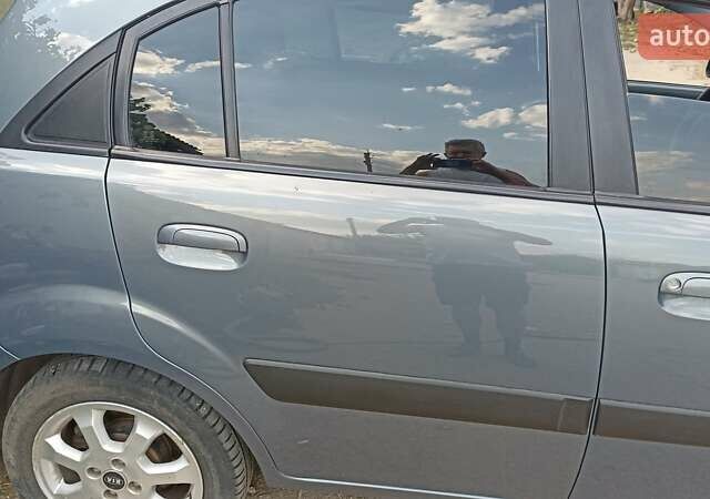 Серый Киа Рио, объемом двигателя 1.4 л и пробегом 194 тыс. км за 5999 $, фото 7 на Automoto.ua